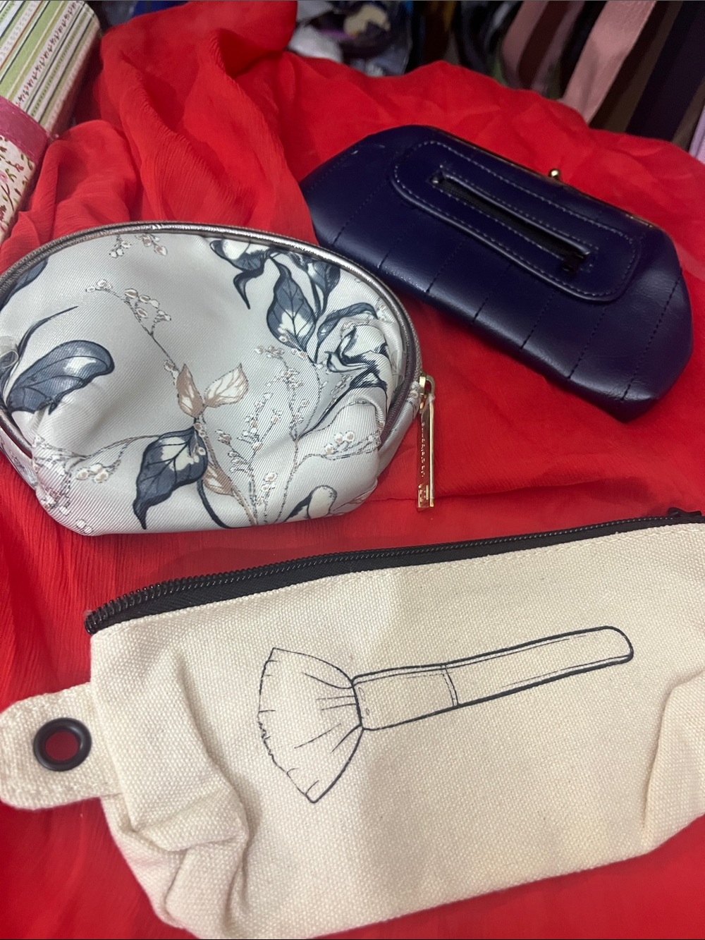 Liz Claiborne Floral Print Cosmetic Pouch – Blue Snap Coin Bag White & black 92